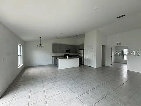 4 bed, 3.0 bath, 2110 sqft, $2,000 — Photo 2