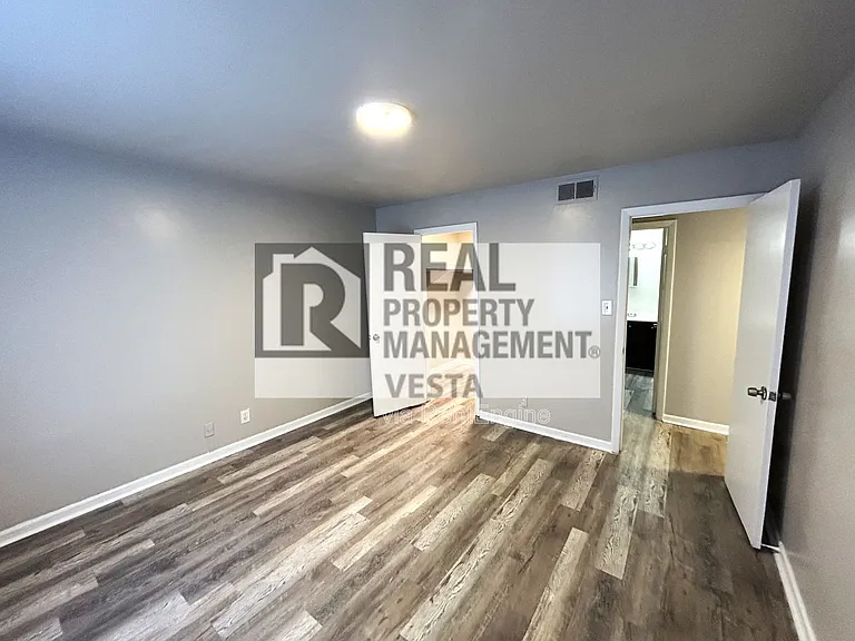 Riverbend Apartments — Photo 41