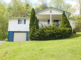 303 Rock Camp Rd, Fayetteville, WV 25840