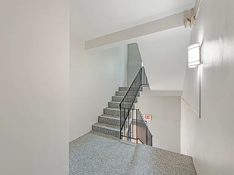 Palm Garden Apartments — Photo 38