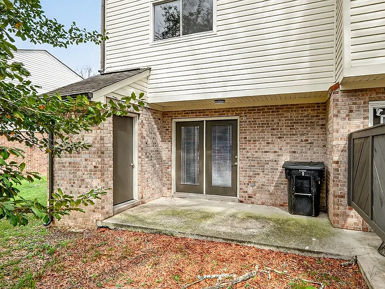 601 E Grundy St #B — Photo 30