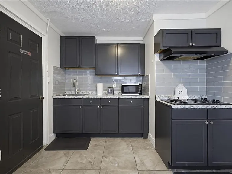 235 Walnut St NW #F — Photo 4