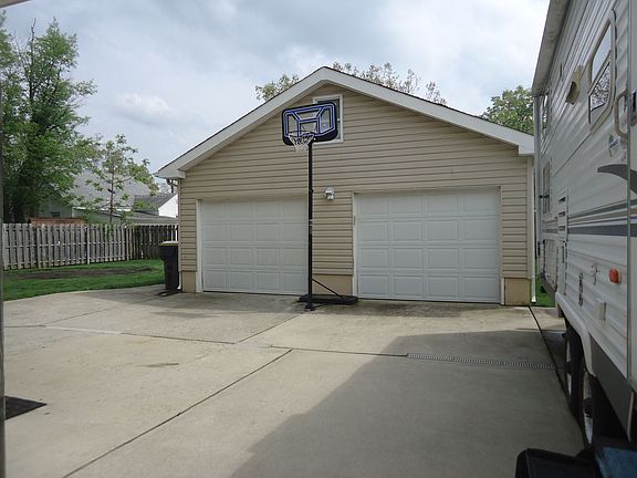 2 car detached garage, basketball hoop