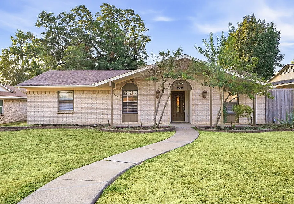 2532 Belhaven Dr