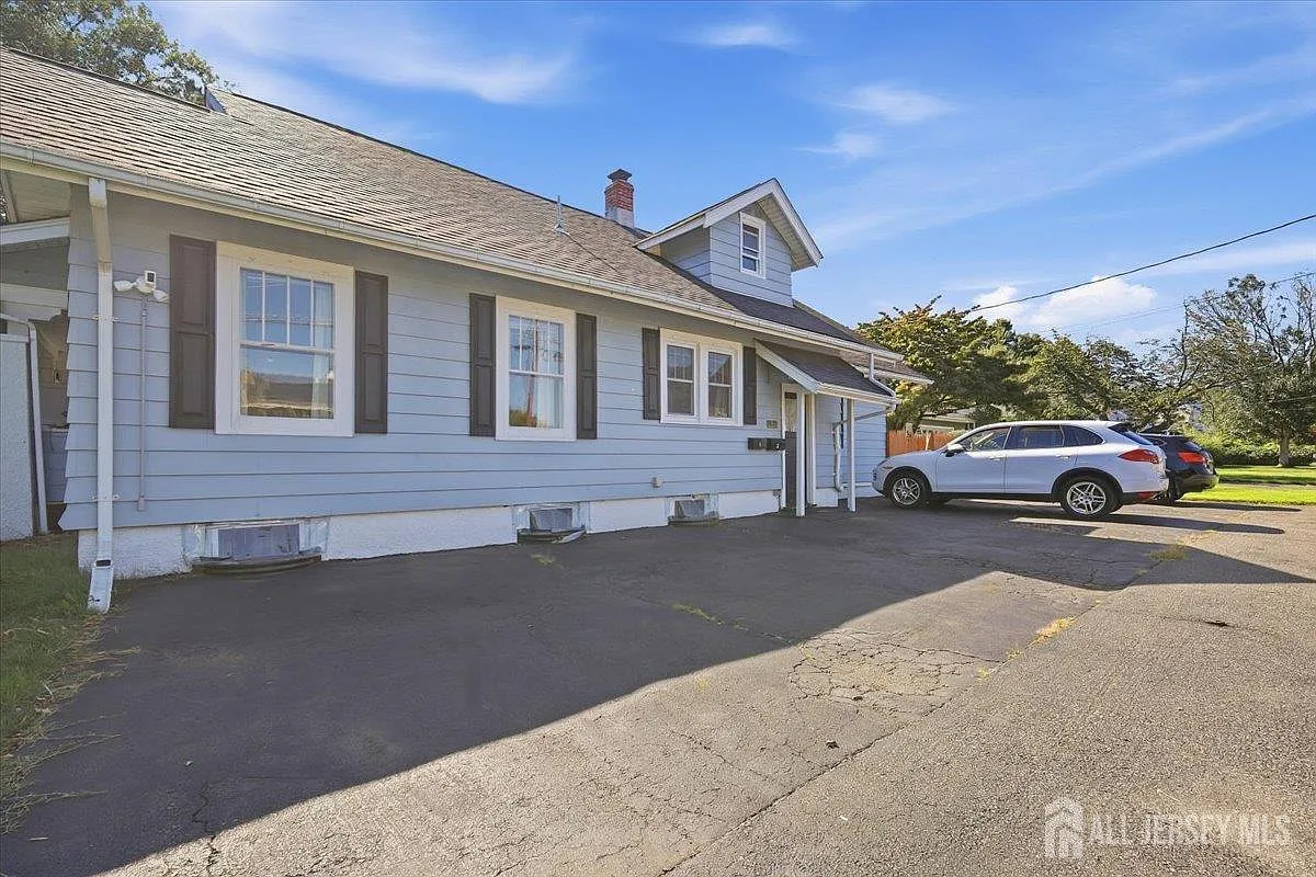 4 bed, 2.0 bath, $3,450 — Photo 3