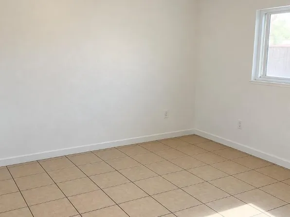 111 W Dunnam St #1/2, Hobbs, NM 88240