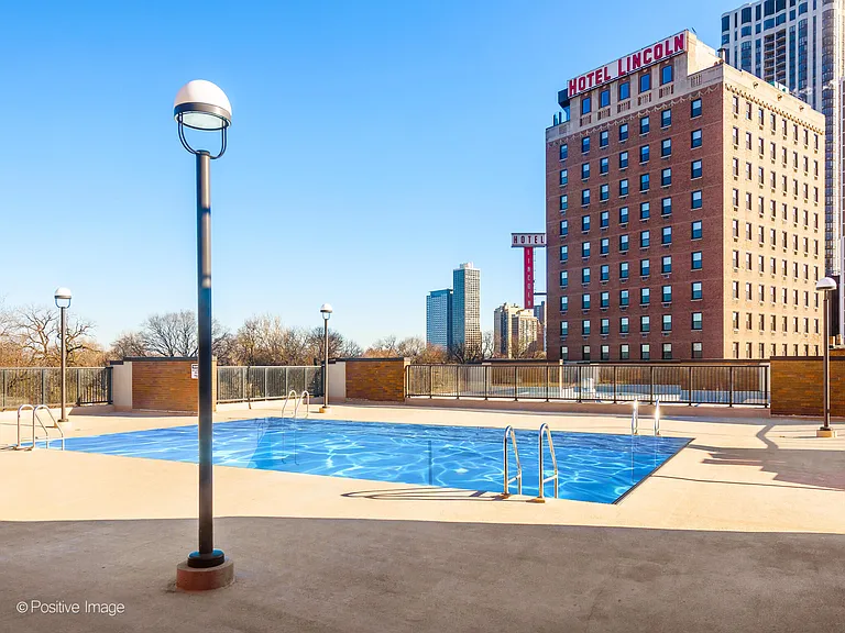 1850 N Clark St #710 — Photo 16
