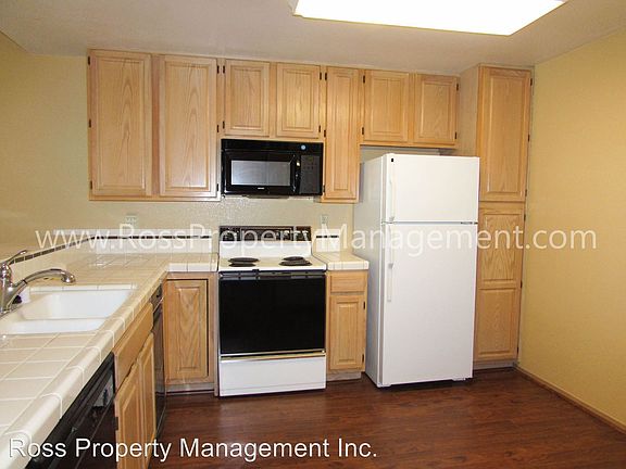 4th image of 565 Saint John St