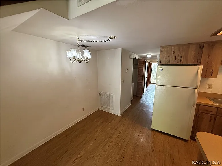 2318 Colby St — Photo 6
