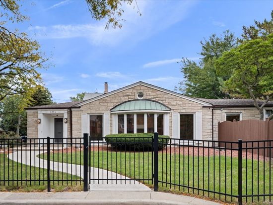 2256 W Birchwood Ave, Chicago, IL 60645