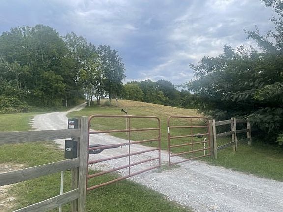 5th image of 1345 Webb Rd