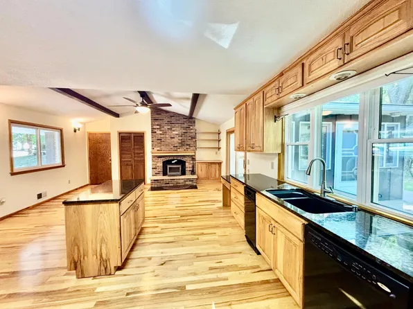 410 Betty Ln, West Saint Paul, MN 55118