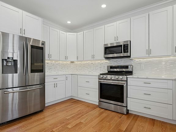 5th image of 140 Main St #B