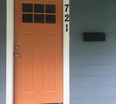 2nd image of 721 W 77th St