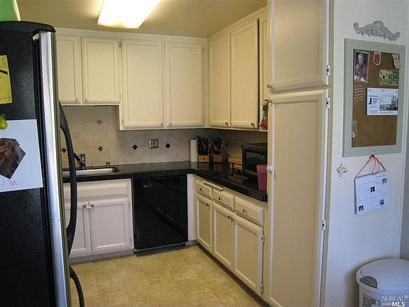 4th image of 859 Cypress Ave