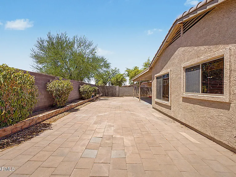 5329 W La Salle St — Photo 38