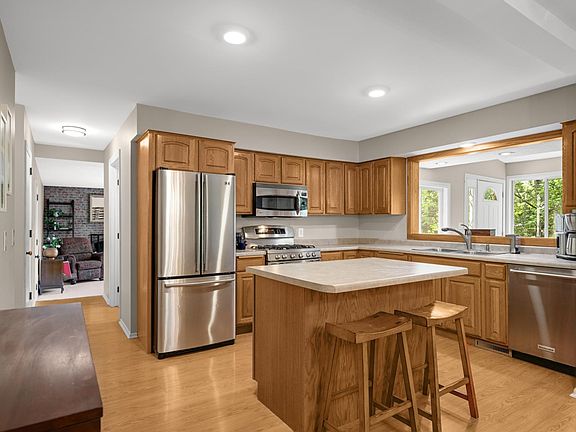 4th image of 5337 Whiting Ave