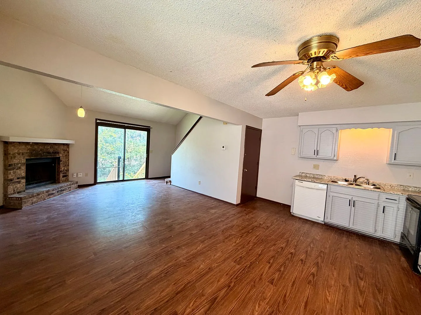 215 Northeast Timbercreek Drive — Photo 4