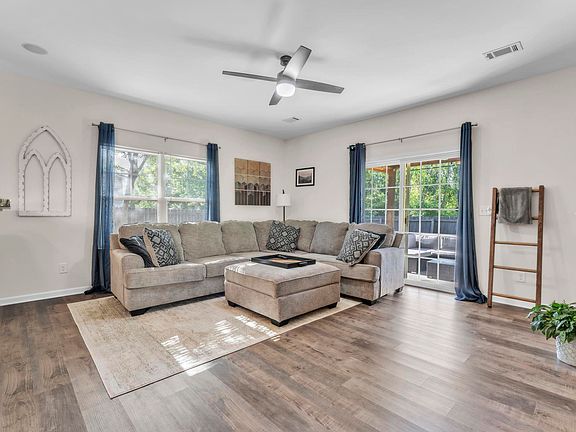 2nd image of 212 Rivers Edge Cir