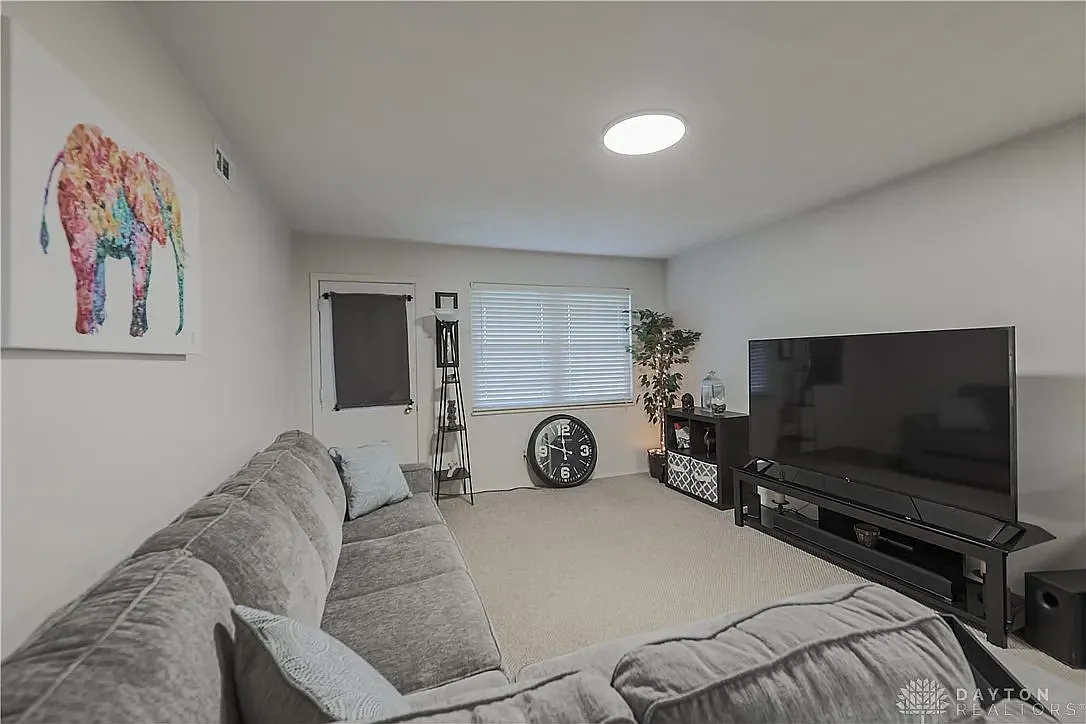 2 bed, 930 sqft, $1,200 — Photo 3