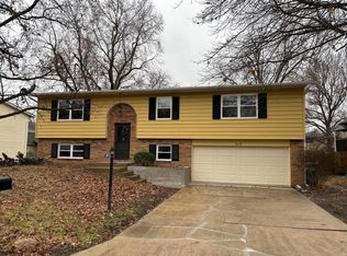 208 Orleans Dr, Fairview Heights, IL 62208