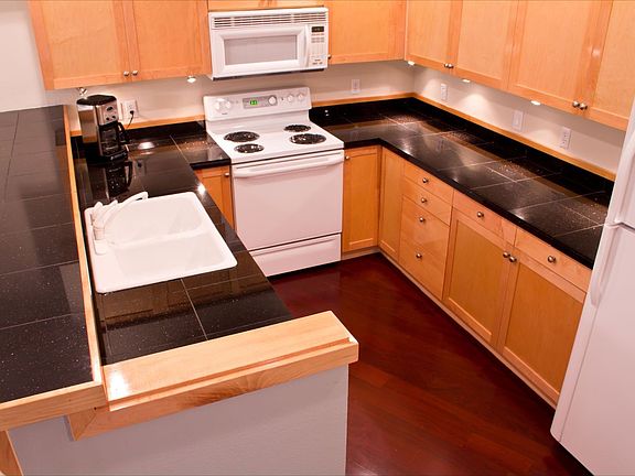 Large Modern Kitchen - A Cooks Dream