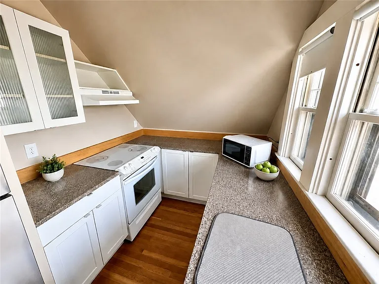 264 Bowen St #3E — Photo 8