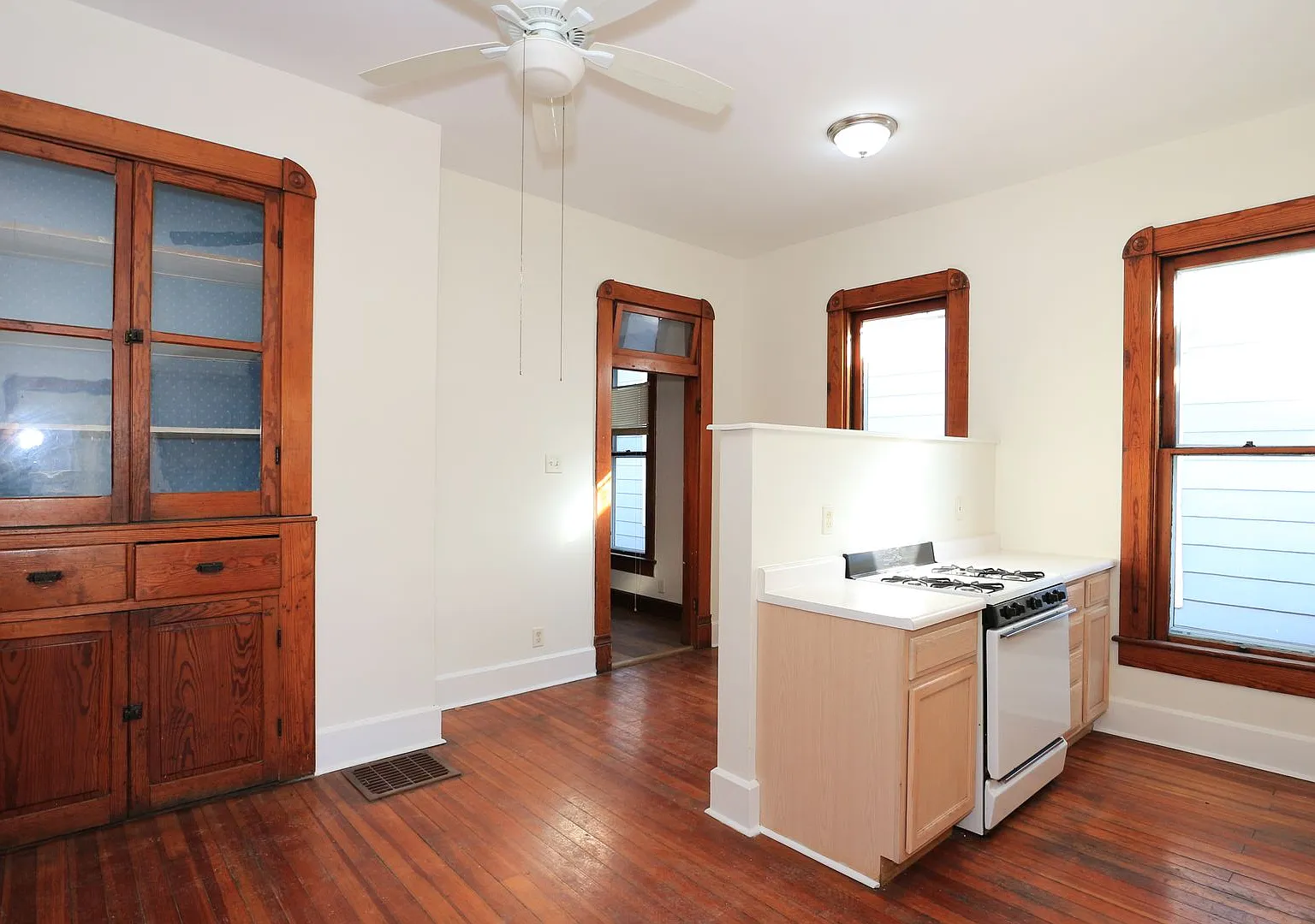 3 Bedroom Bates-Hendricks Home! — Photo 4