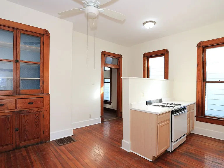 401 Lincoln St — Photo 4