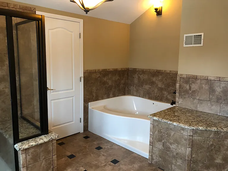 907 Vandalia St — Photo 19