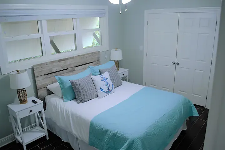 102 S Girard Ave — Photo 12