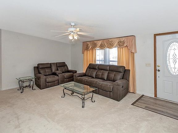 5th image of 13675 E 44th St