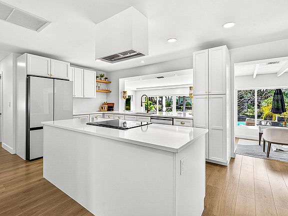 3rd image of 7745 W Lake Drive