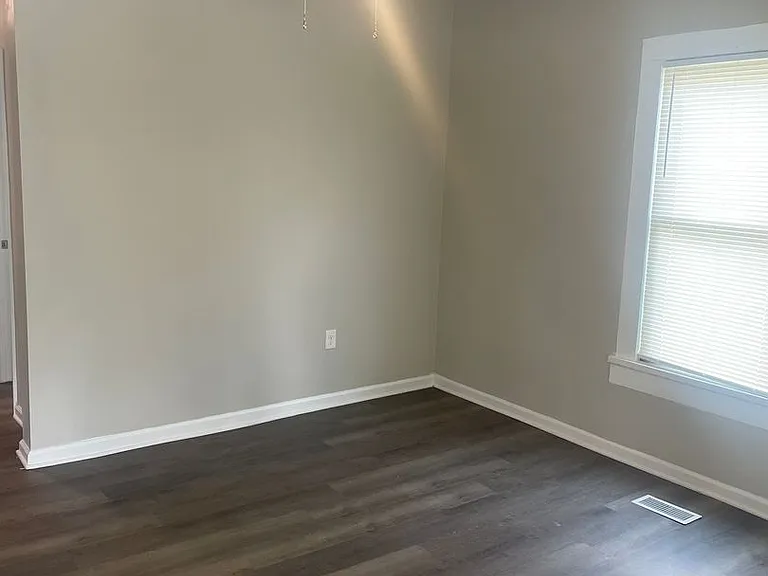 4511 Lansing Dr — Photo 2