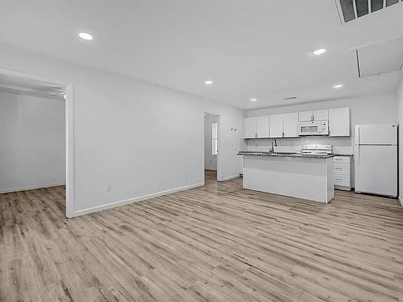2nd image of 631 W Baker St #2