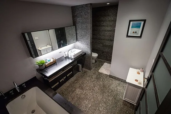 Rented by Real Easy LLC | media 84