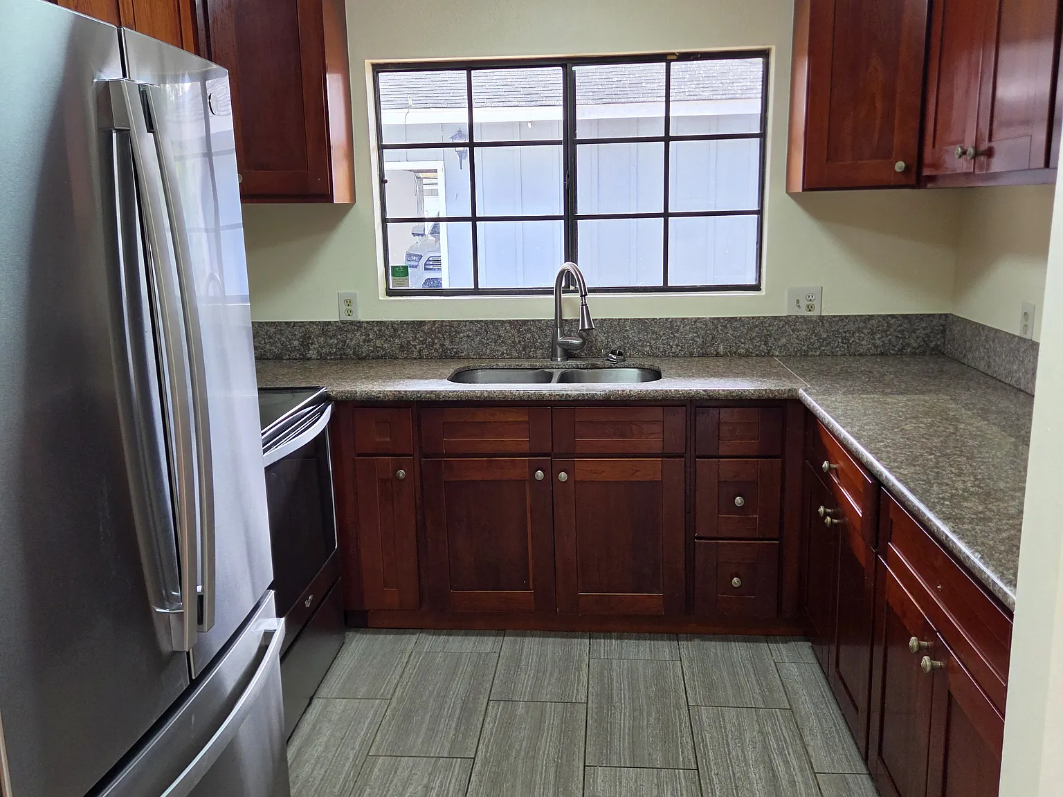 3 bed, 1300 sqft, $3,850 — Photo 4