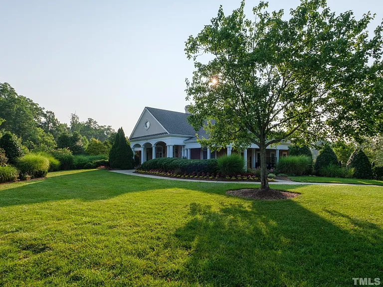 306 Canyon Lake Cir — Photo 18