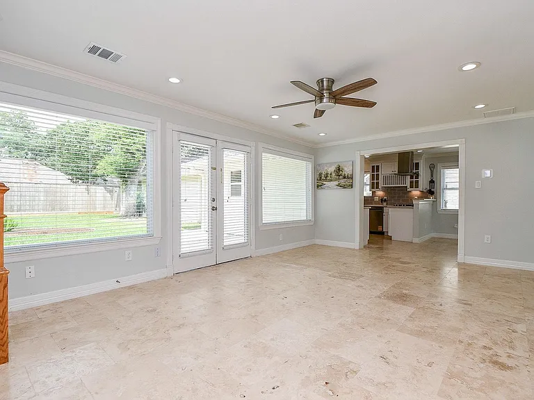 707 Thistlewood Dr — Photo 5