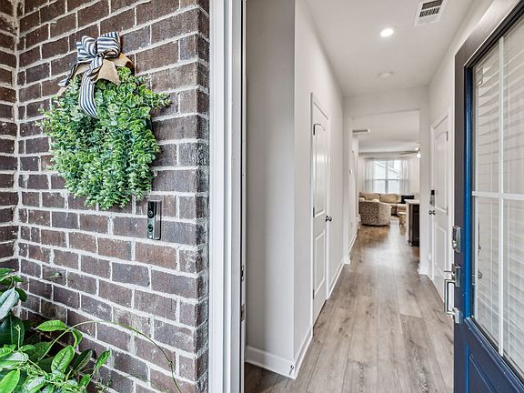 4th image of 551 Becks Pl