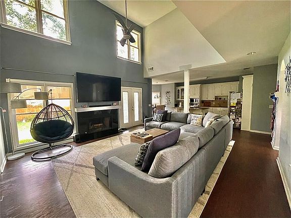 2-story family room