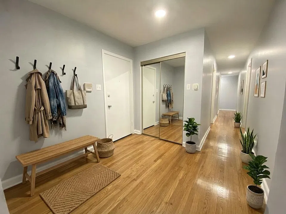 900 W Montrose Ave #1