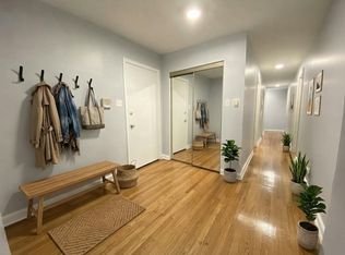 900 W Montrose Ave APT 1, Chicago, IL 60613