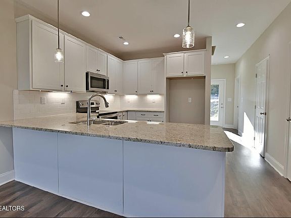 5th image of 332 Jacksonian Way