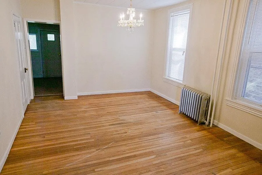 3 bed, 1100 sqft, $1,800 — Photo 2