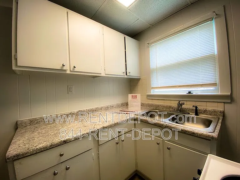 1415 E Indiana St — Photo 13