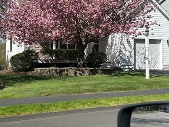 7 Beechwood Ln Unit 7, Rockland, MA 02370