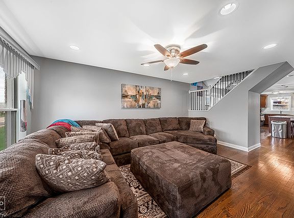 2nd image of 2652 W 94th St
