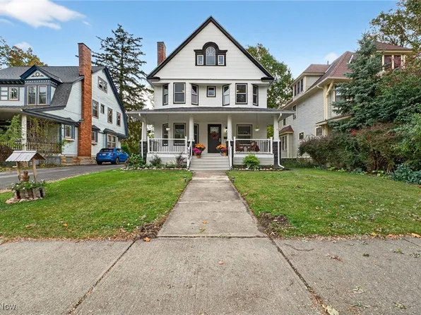 1511 Clarence Ave, Lakewood, OH 44107