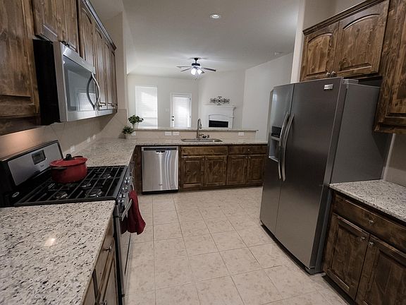 3rd image of 901 Montgomery Way